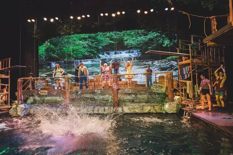 performer splashing at Hatfield & McCoy Dinner Feud