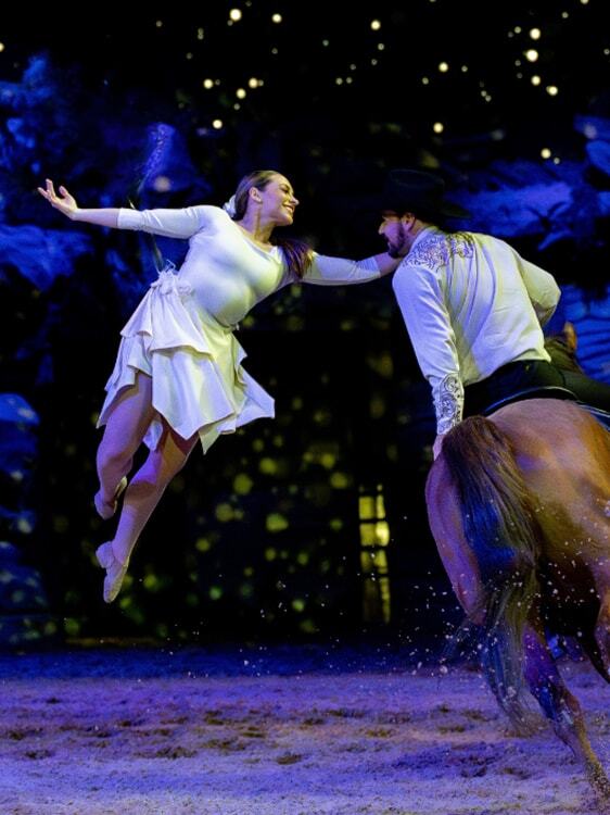 Aerial Performance while on horseback at Dolly Parton’s Stampede