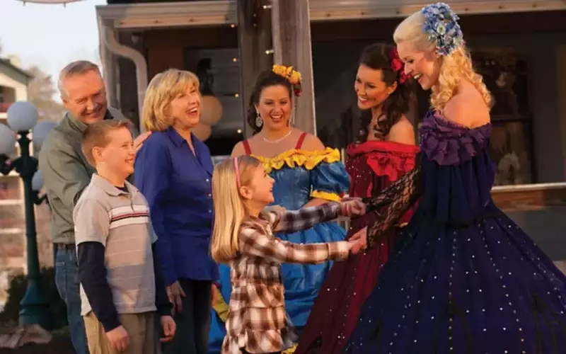  family meeting the cast at Dolly Parton’s Stampede