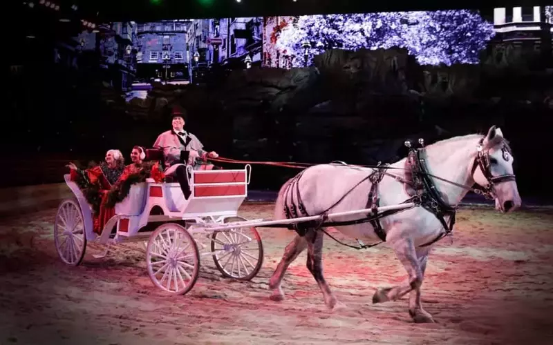 horse-drawn carriage at Dolly Parton_s Stampede Christmas