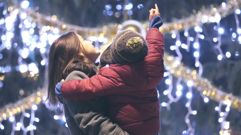Mom and child looking at Christmas lights