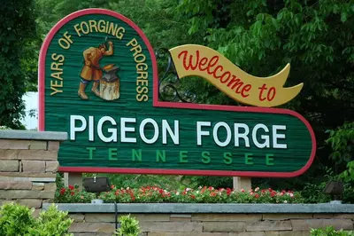 Pigeon Forge sign