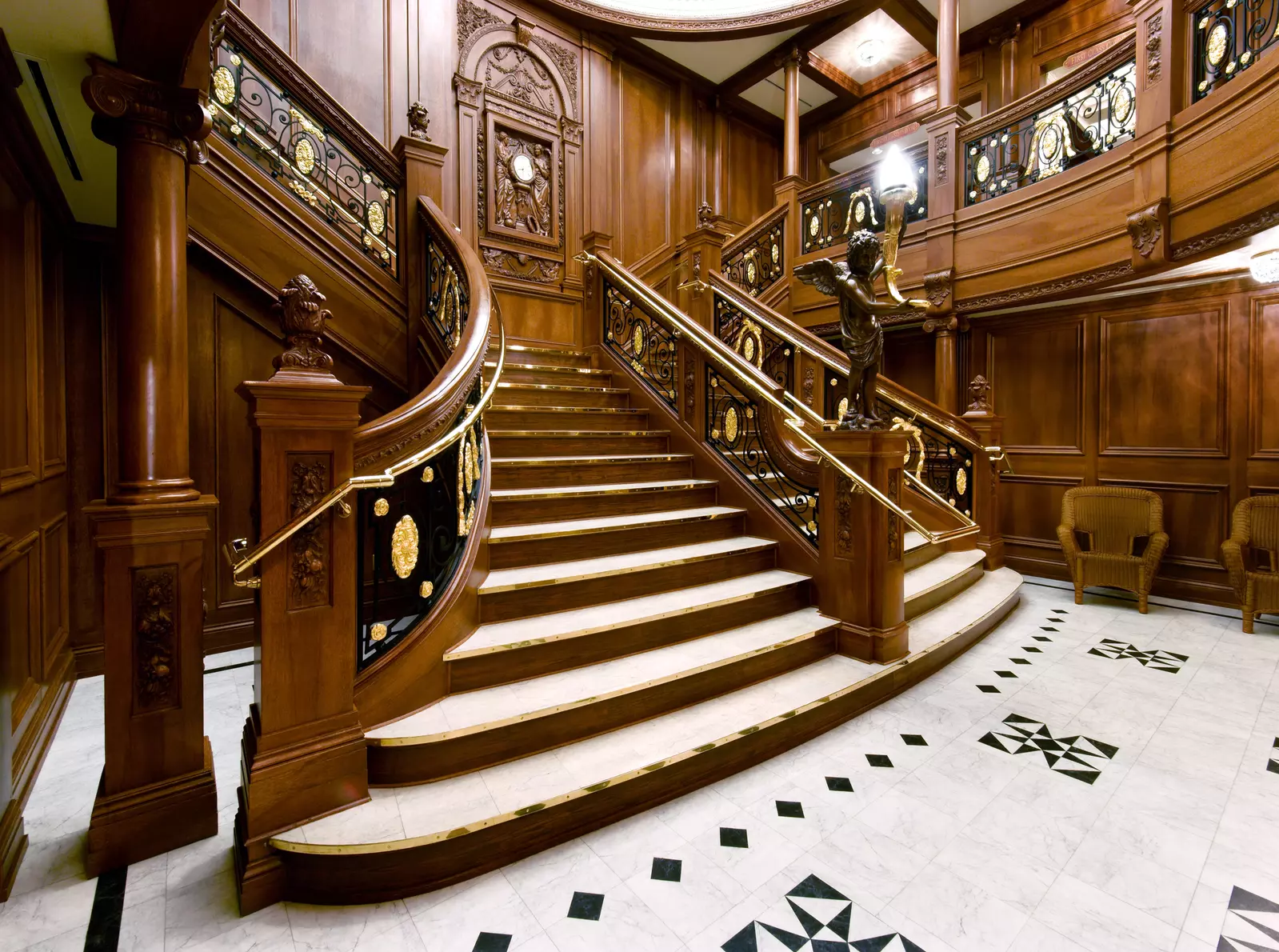 titanic-attraction-grand-staircase02