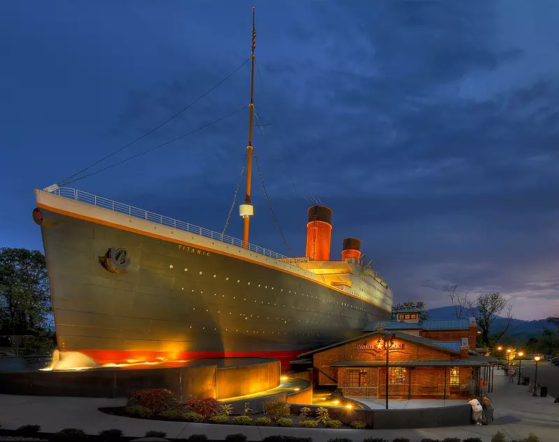 titanic-pigeon-forge-exterior