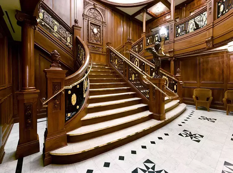 titanic-attraction-grand-staircase02sm