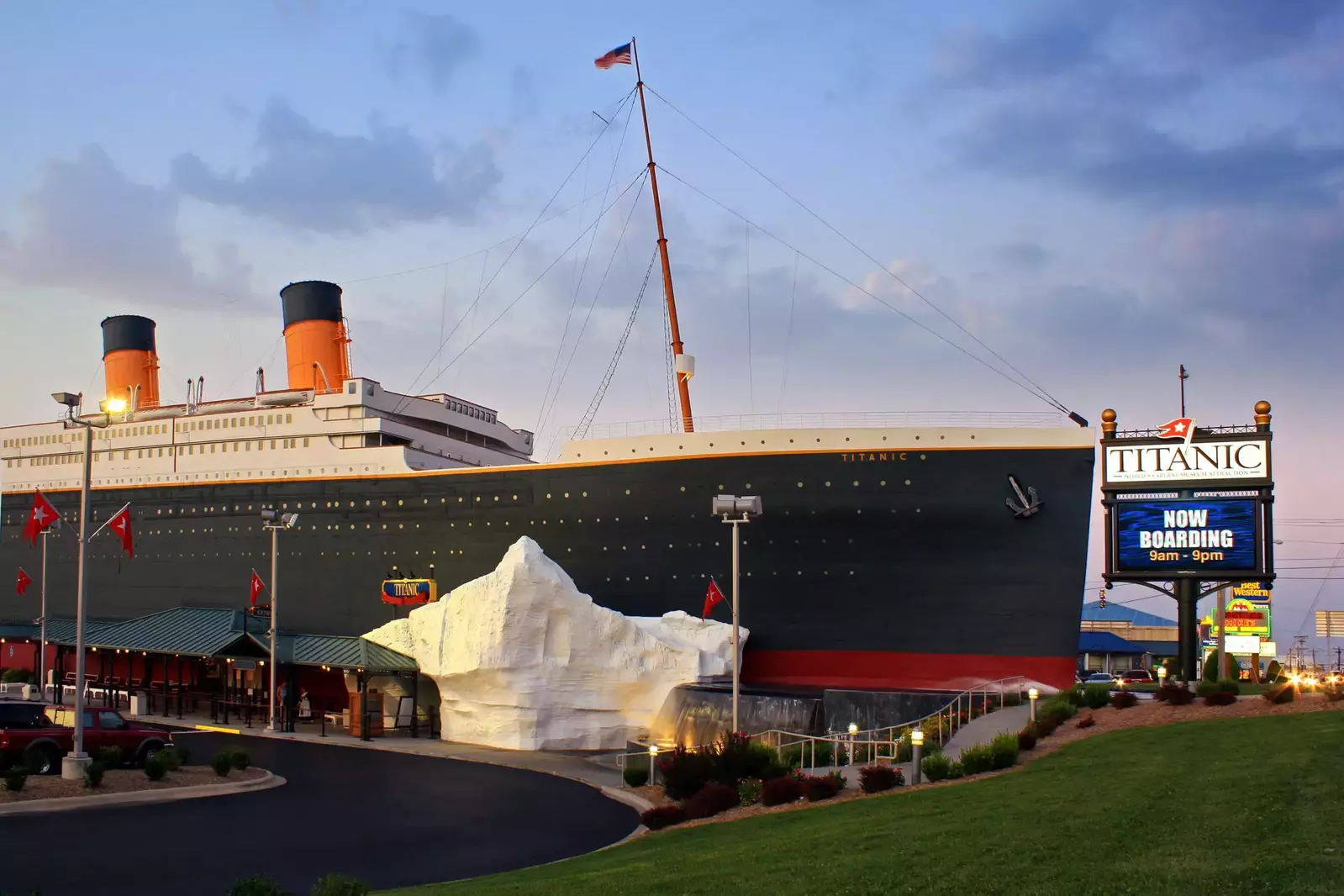 titanic-branson-exterior03-1-scaled-1