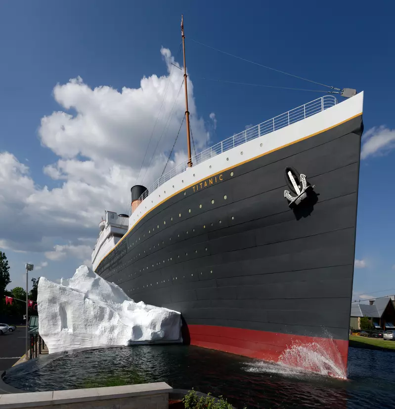 TitanicBranson-2019-Ext-13